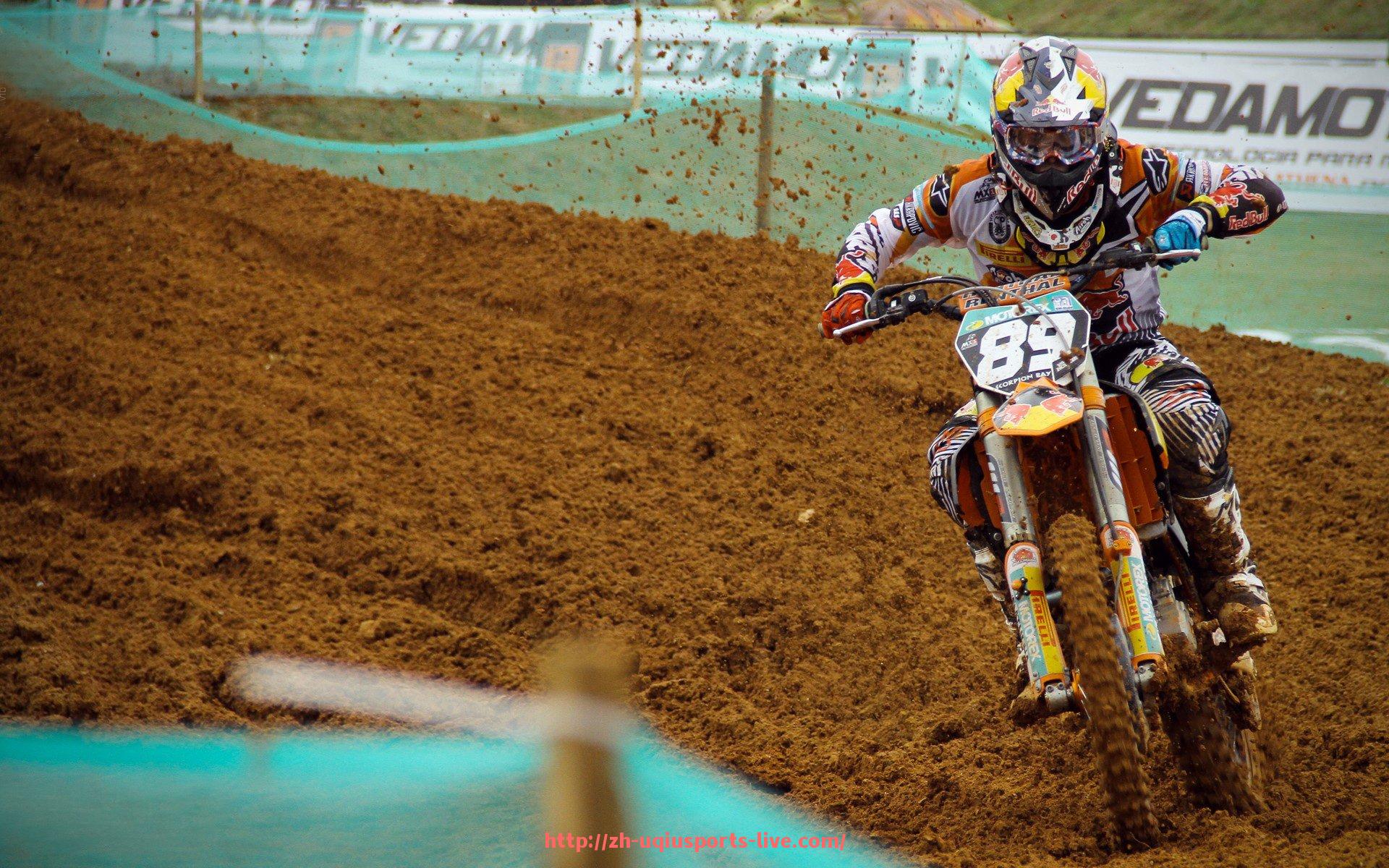 U球体育直播-世俱杯边路球员传中能力与回防速度对比评估报告